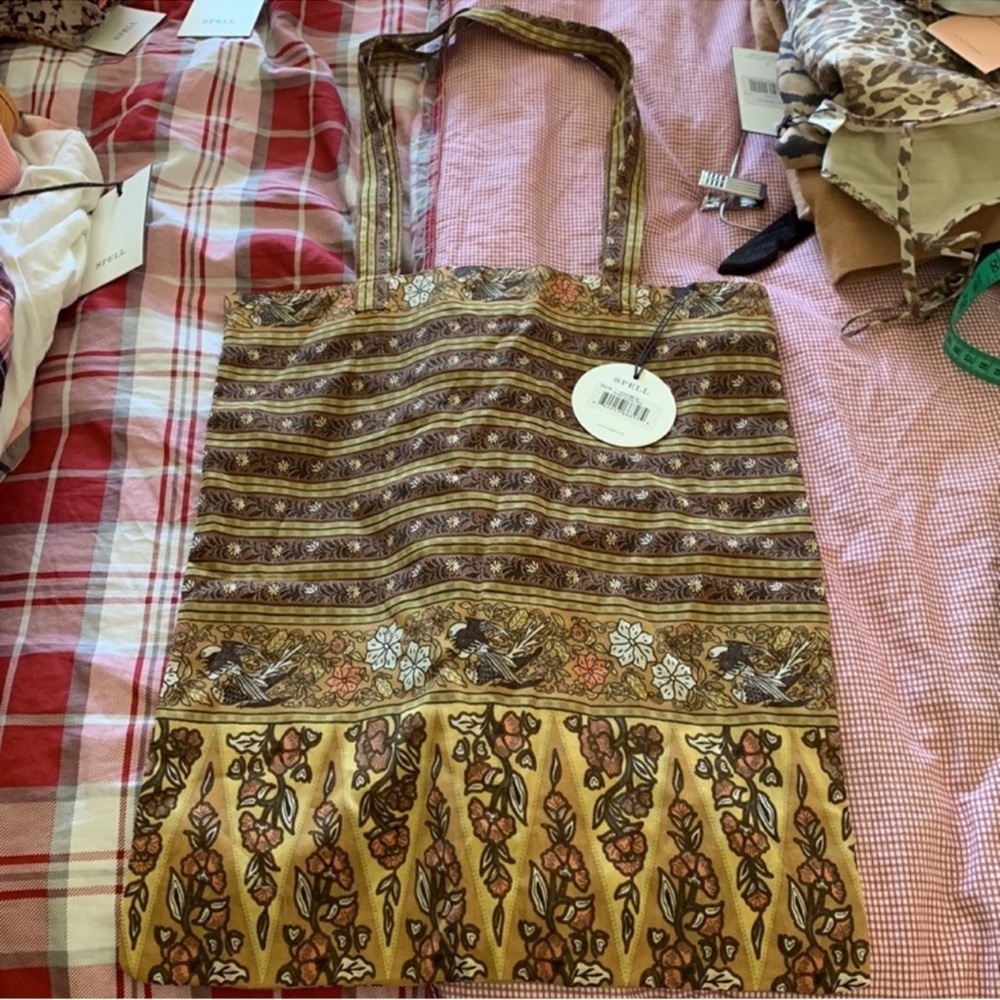 Spell BNWT renew tote bag-earth Brown
Patterned Tote Bag